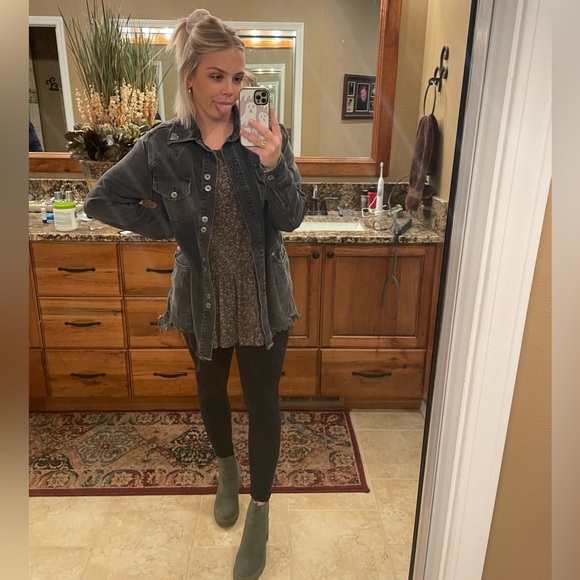 Meet your Posher, Kelli - Picture 7 of 13